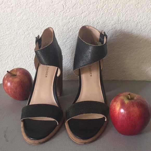 Kelsi Dagger Brooklyn Open Toe Sandals - Picture 2 of 8